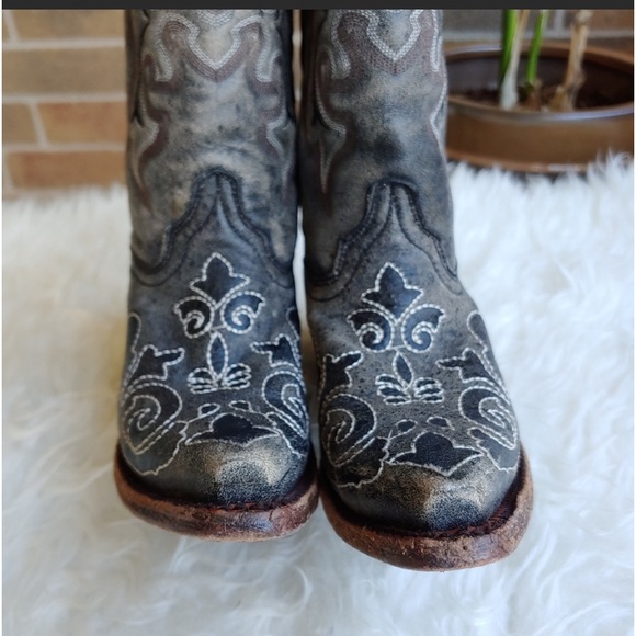Corral Teens Distressed Cowboy Boots - Picture 2 of 8